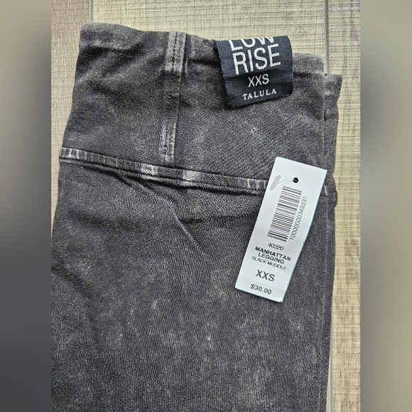 TNA Leggings - Picture 4 of 12